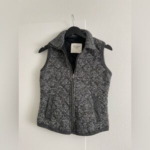 Abercrombie & Fitch Black and Gray Quilted Vest